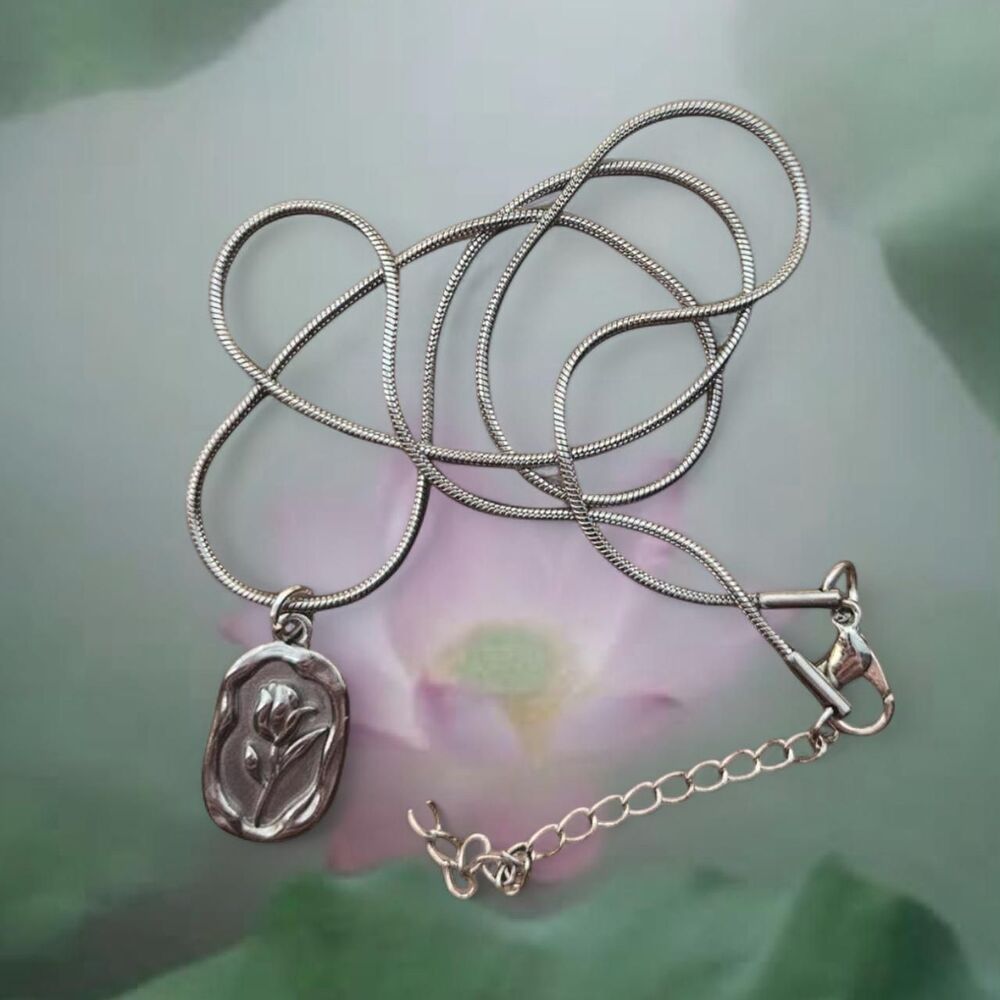 silver rose necklace🐰